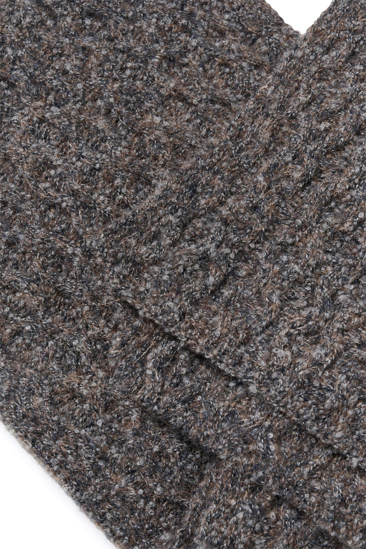 Foulard Graia en maille texturée, foulard long et épais pour chaleur et confort en hiver, texture riche et style moderne.