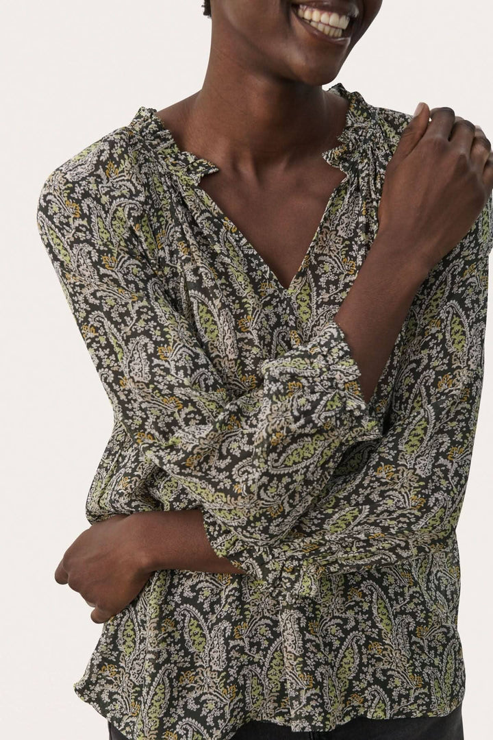 Blouse Elsia en 100% viscose avec manches 3/4 et joli imprimé, parfaite pour un look décontracté.