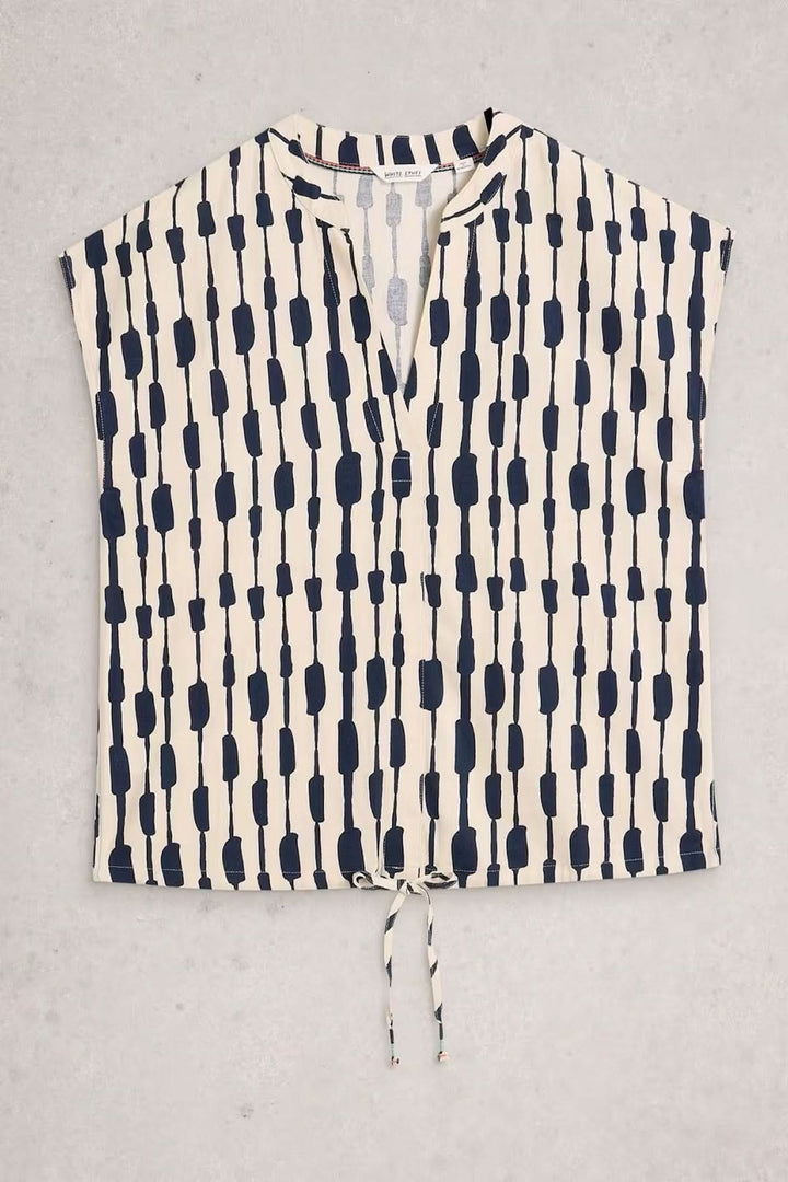 Blouse Nicole en lin mélangé avec imprimé graphique moderne et encolure en V, manches courtes et base ajustable avec lien.