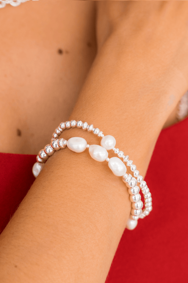 Bracelet Be Regal de la collection Not So Quiet, élégant avec perles d'eau douce et argent sterling.