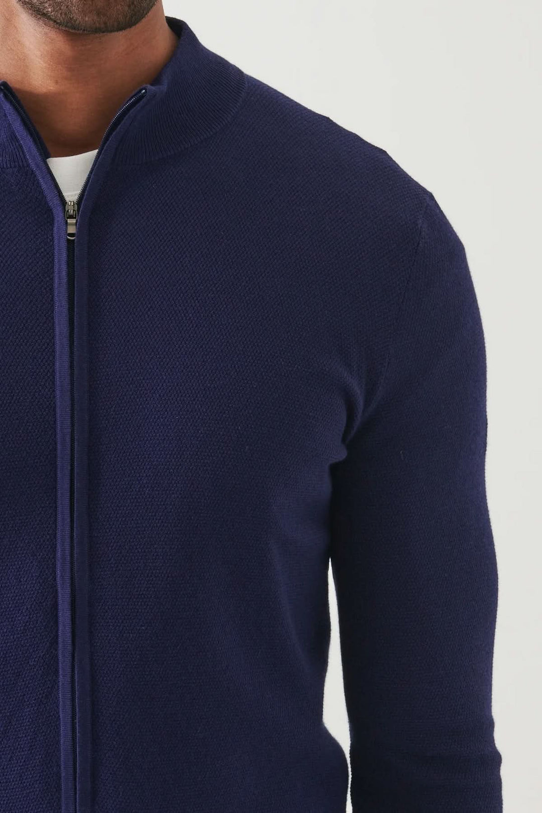 Cardigan zippé en coton et cachemire, élégant et doux, en maille piquée, idéal pour un look décontracté.