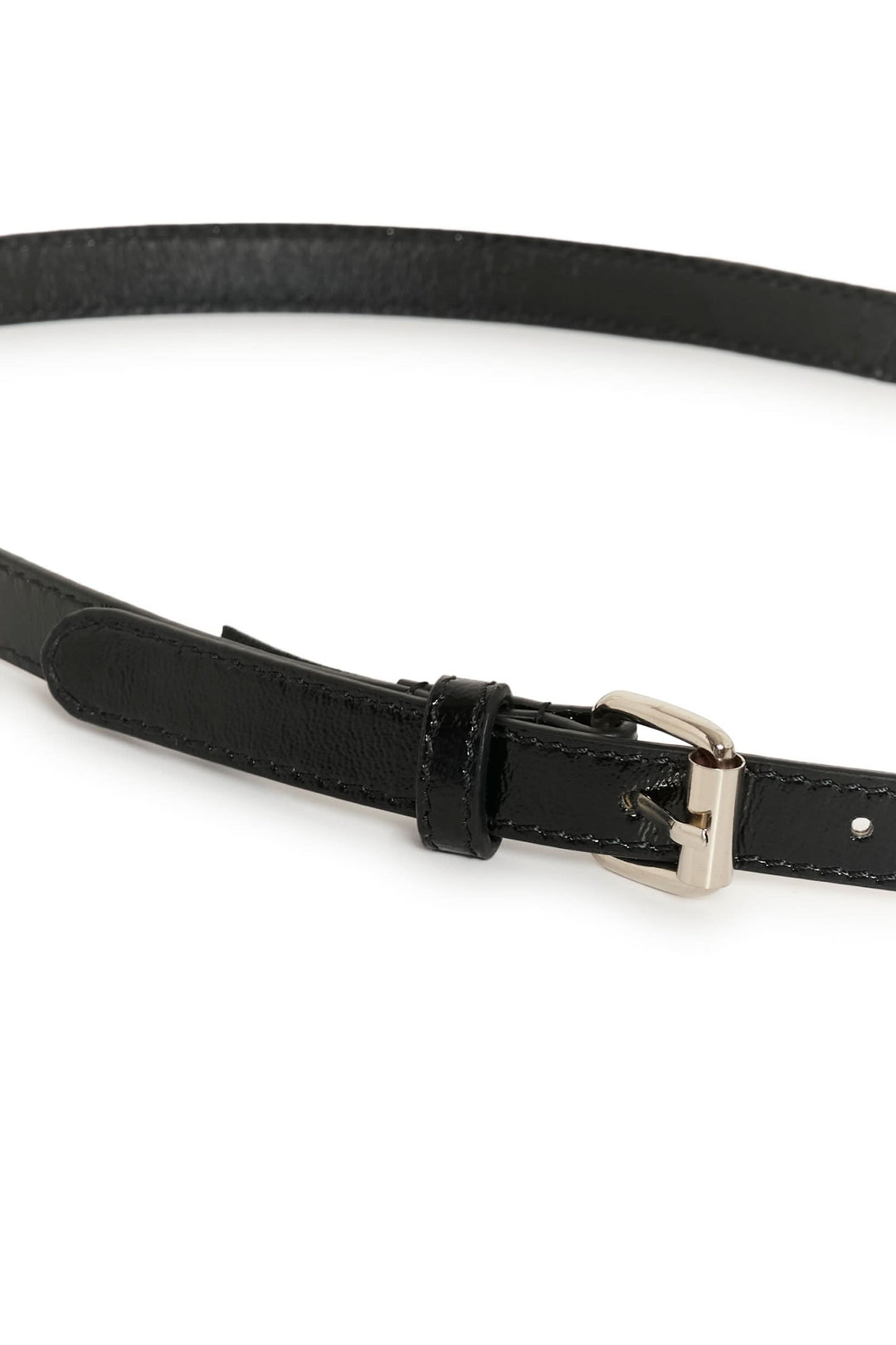 Ceinture Nacimo en cuir verni noir avec boucle argentée, fine et élégante pour un look chic.