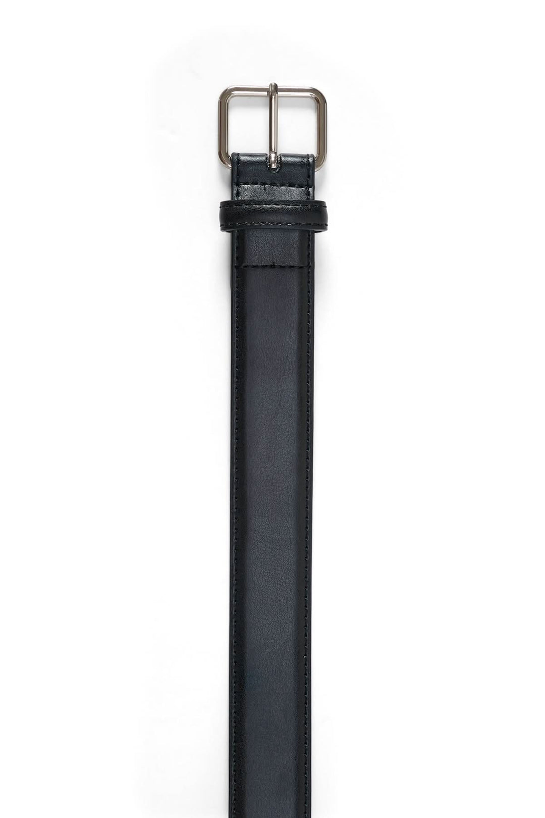 Ceinture en cuir lisse noire avec boucle métallique rectangulaire et surpiqûres contrastantes.