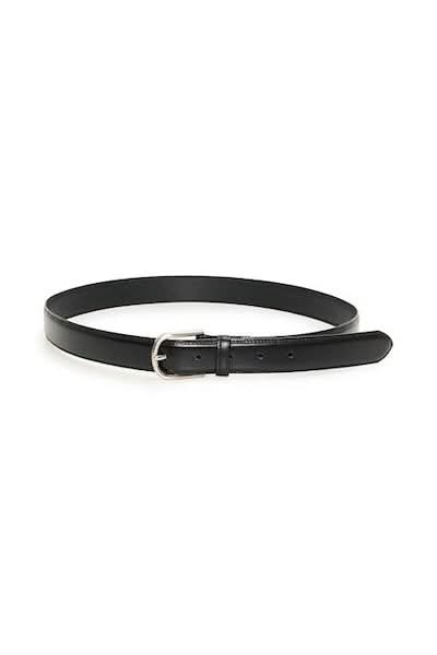 Ceinture fine en cuir noir avec boucle ronde, design élégant et coutures soignées.