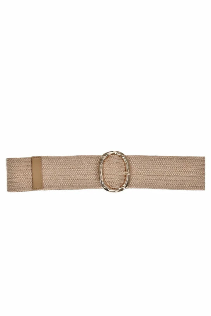 Ceinture large élastique beige avec boucle dorée, parfaite pour tous les styles de vêtements.