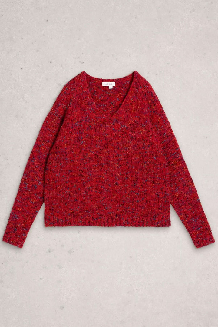 Chandail col en V en maille rouge, style décontracté, texture chinée, idéal pour superpositions tendances.