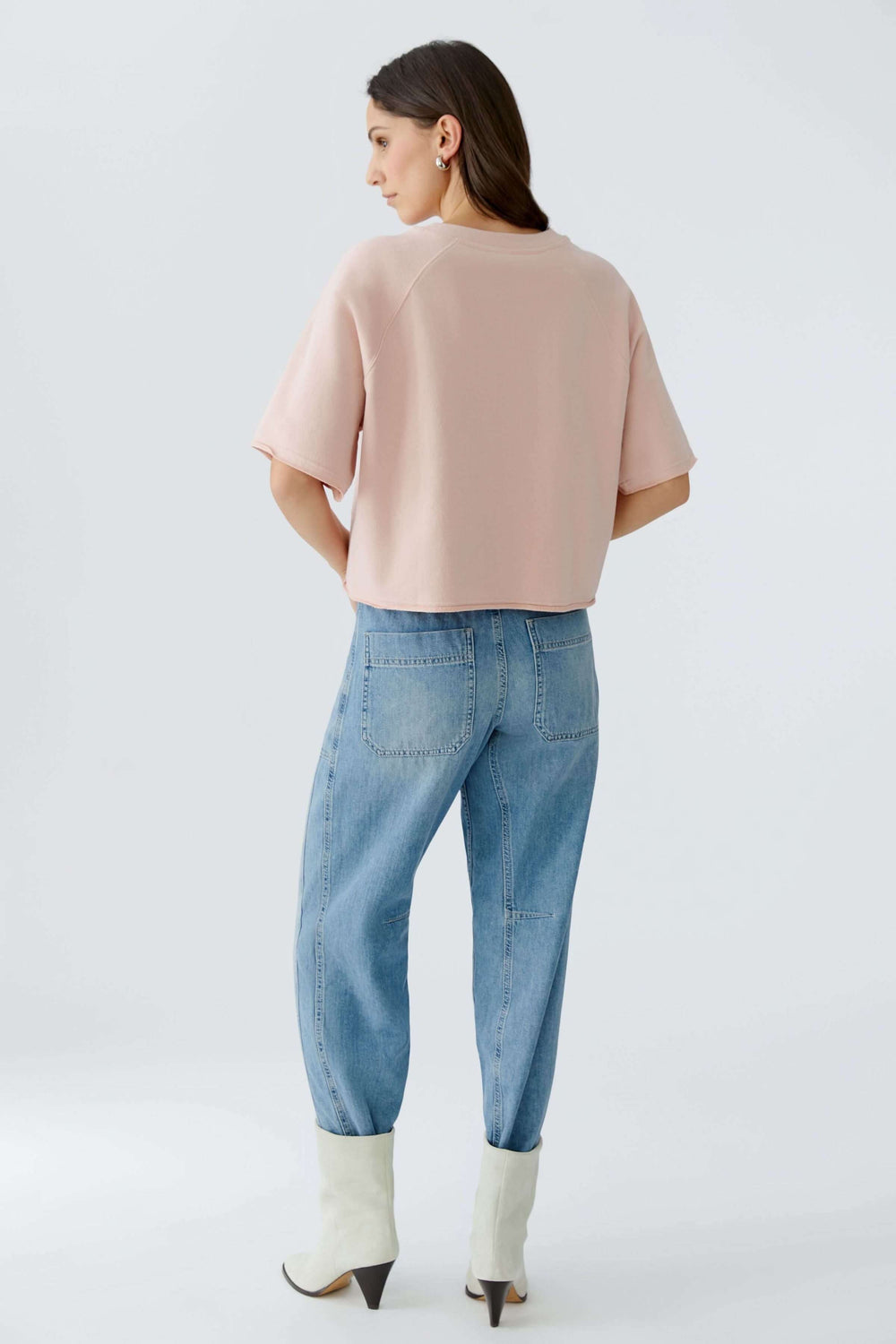 Vue arrière du Chandail imprimé graphique, coupe ample et moderne, porté avec un jean pour un look casual rétro.