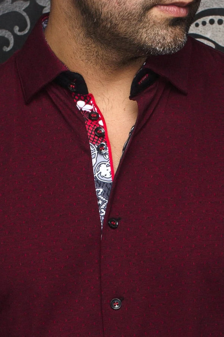 Chemise Nelson rouge avec détails contrastants et boutons rehaussés, idéale pour un look élégant et décontracté.