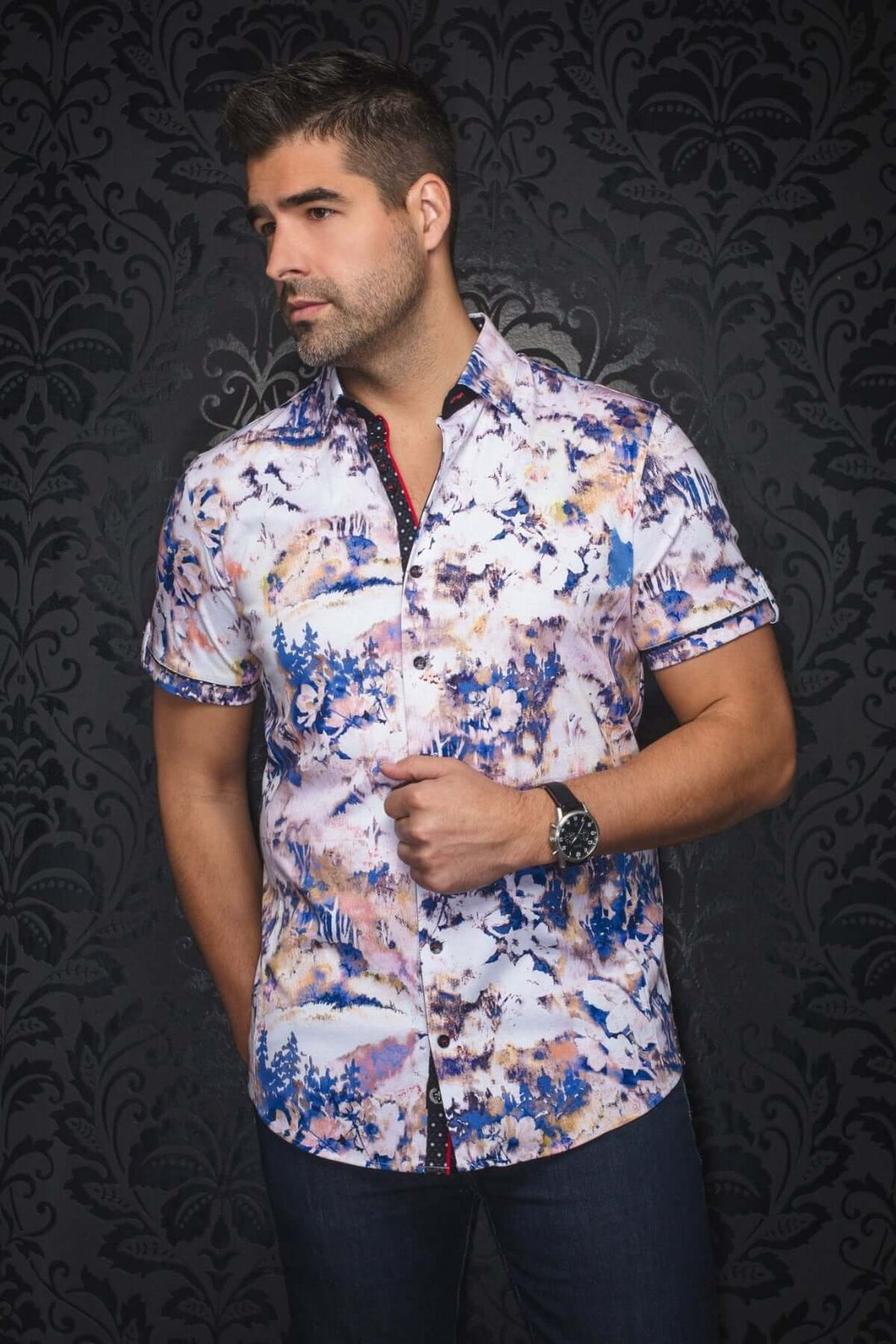 Chemise Zionne à manches courtes avec imprimé floral artistique et col contrastant, style élégant et original.