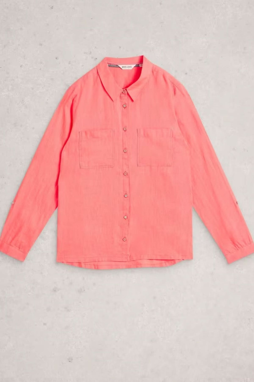 Chemise en lin Sophie, légère et fluide, avec col classique et manches longues, ajustable pour un look casual ou soigné.