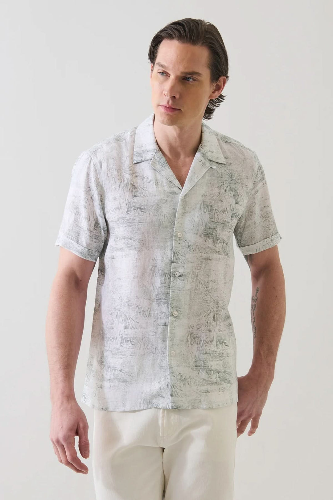 Chemise en lin à motif tropical col camp