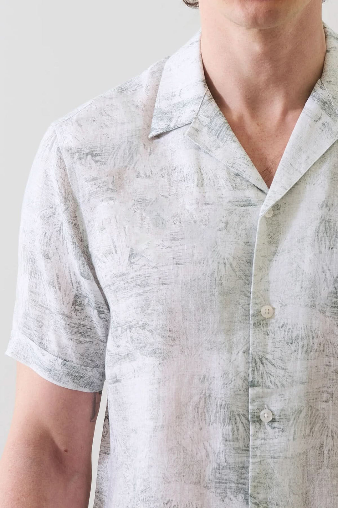 Chemise en lin à motif tropical col camp