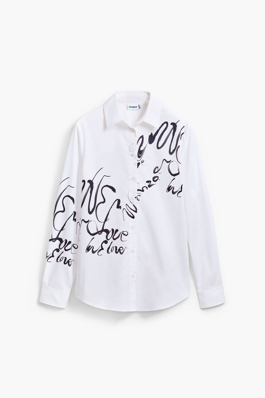 Chemise blanche à imprimé graphique de lettres à l'encre, manches longues et coupe régulière.