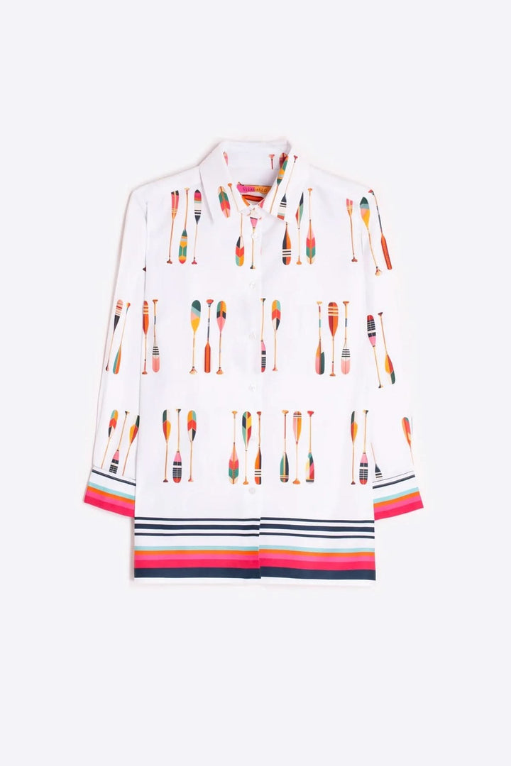 Chemise imprimé pagaies avec col classique et motifs graphiques, manches longues avec bandes contrastantes, style élégant et moderne.