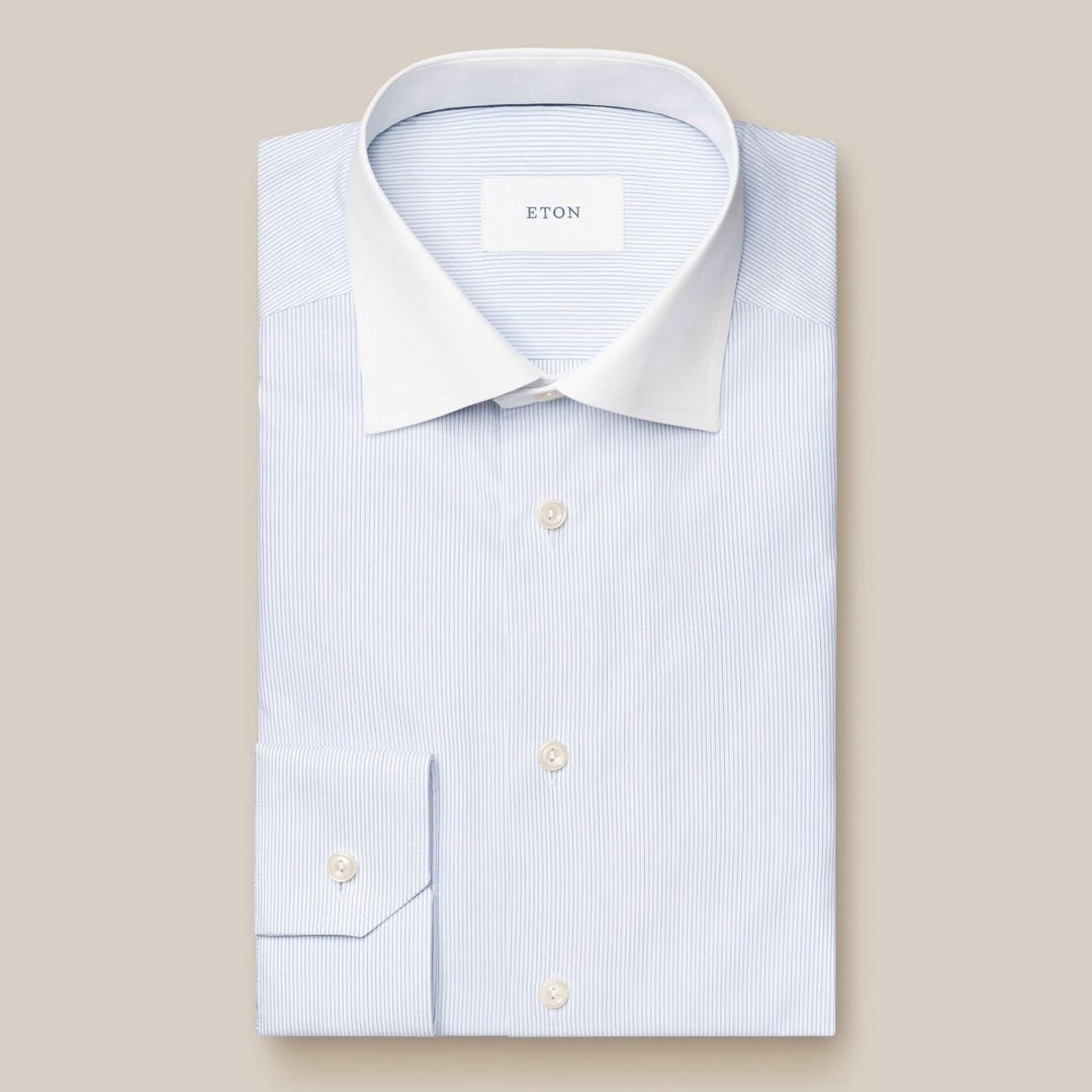 Chemise ETON bleu clair à rayures avec col blanc, en sergé coton, coupe slim et élégante.