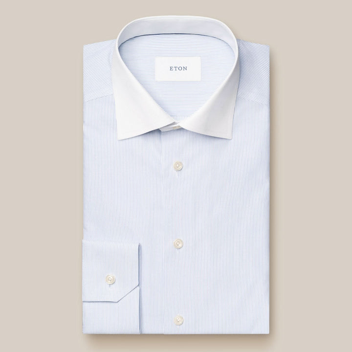 Chemise ETON bleu clair à rayures avec col blanc, en sergé coton, coupe slim et élégante.