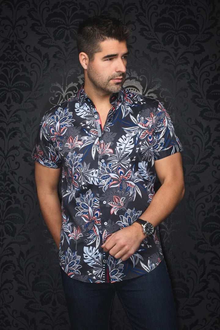 Chemise à manches courtes Corrado avec motif feuillage multicolore sur fond foncé, parfaite pour l'été.