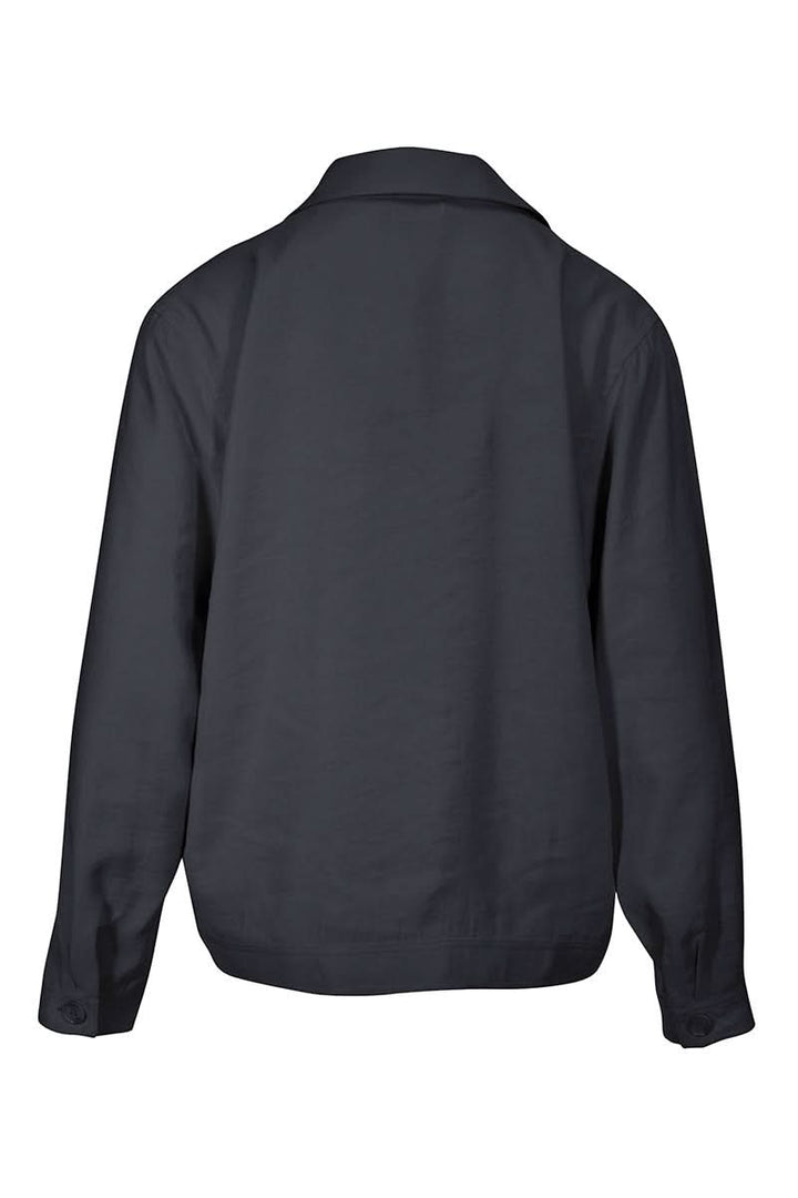 Dos de la chemise à poches utilitaires, manche longue, col structuré, en tissu fluide pour un confort optimal.