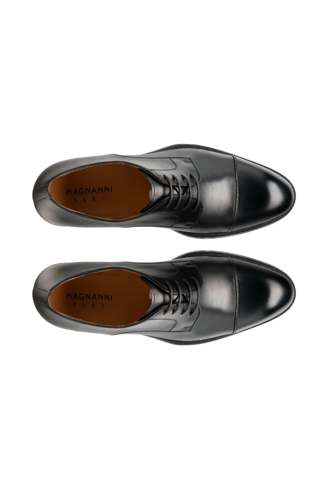Vue aérienne du Derby Harlan en cuir noir, élégant avec bout cap toe et semelle en caoutchouc, parfait pour un style smart-casual.