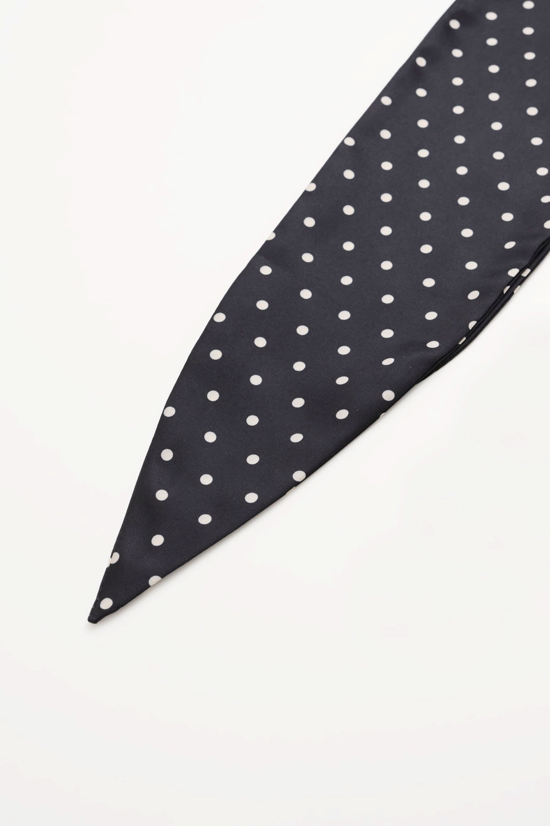 Foulard Lupa à pois noir et blanc, léger et doux, tissu 100% viscose, parfait pour des occasions spéciales.