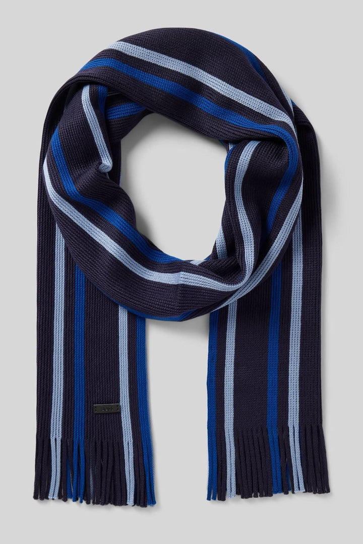 Foulard à rayures bleu, épaisse maille, avec franges délicates, accessoire BOSS pour hiver.