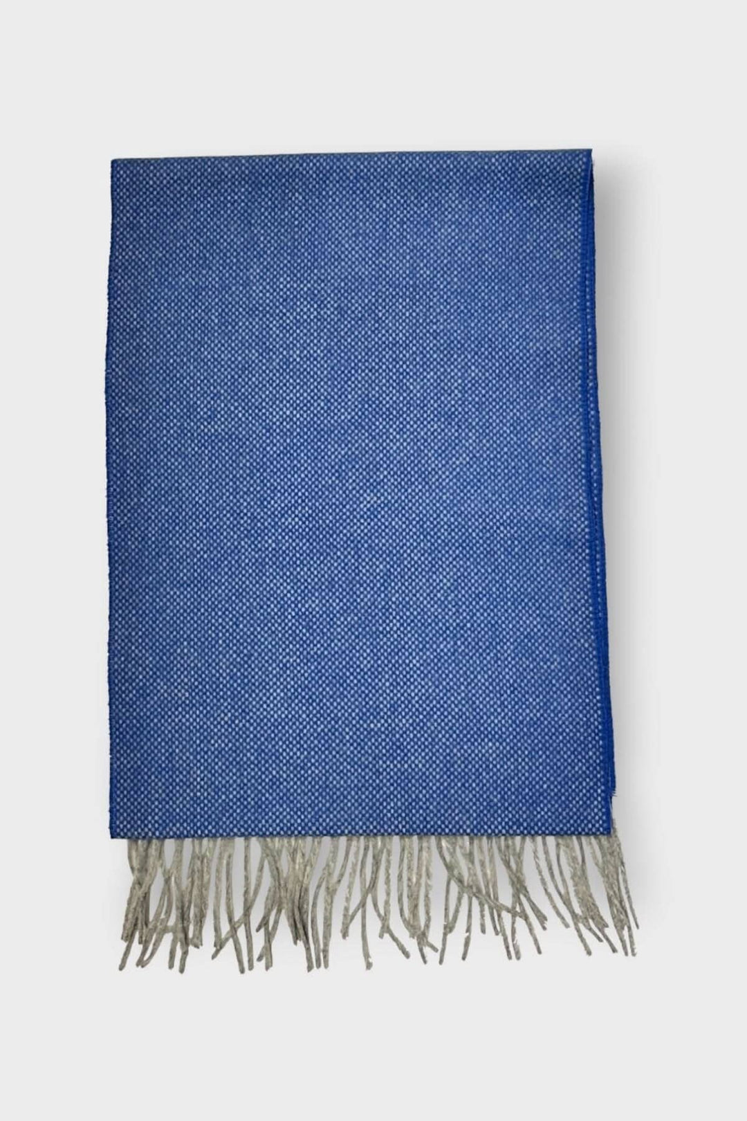 Foulard texturé en laine bleu avec franges, parfait pour les fraîches journées d&