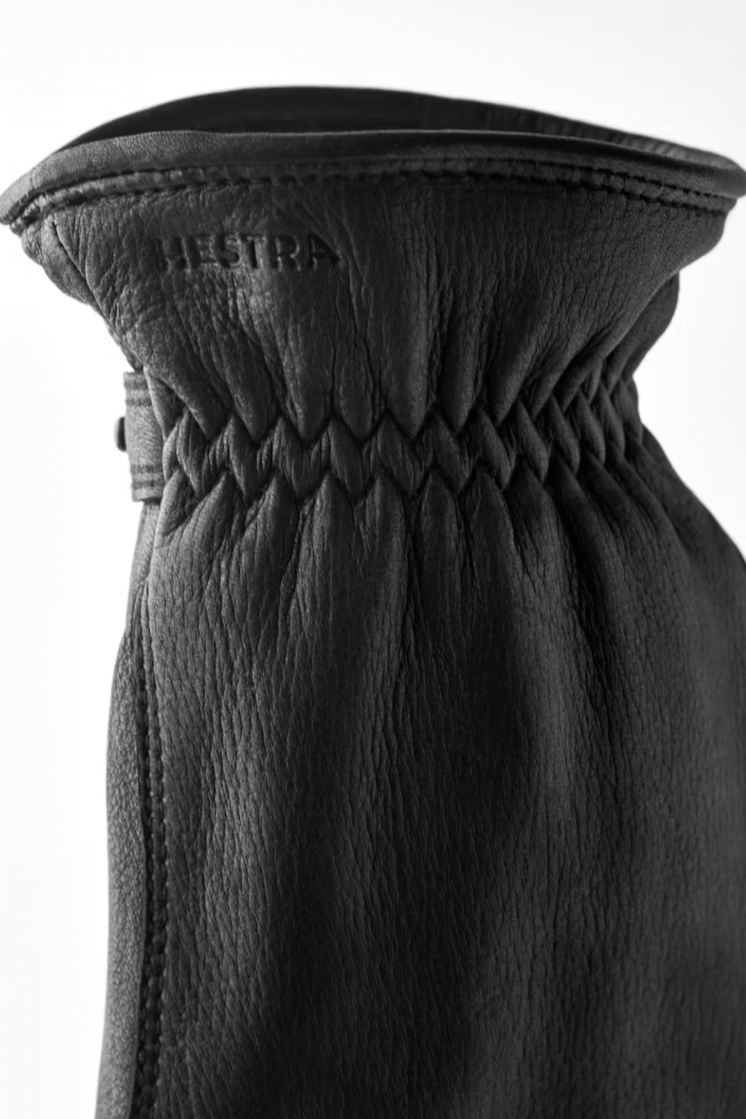 Gants en cuir Burensvik avec bracelet ajustable en cuir, offrant chaleur et confort. Détails en peau de cerf.