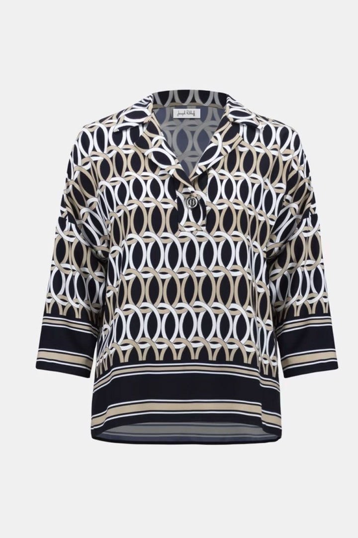 Haut imprimé à col ouvert avec motif graphique, manches trois-quarts et coupe fluide, ajout moderne pour un look professionnel ou décontracté.