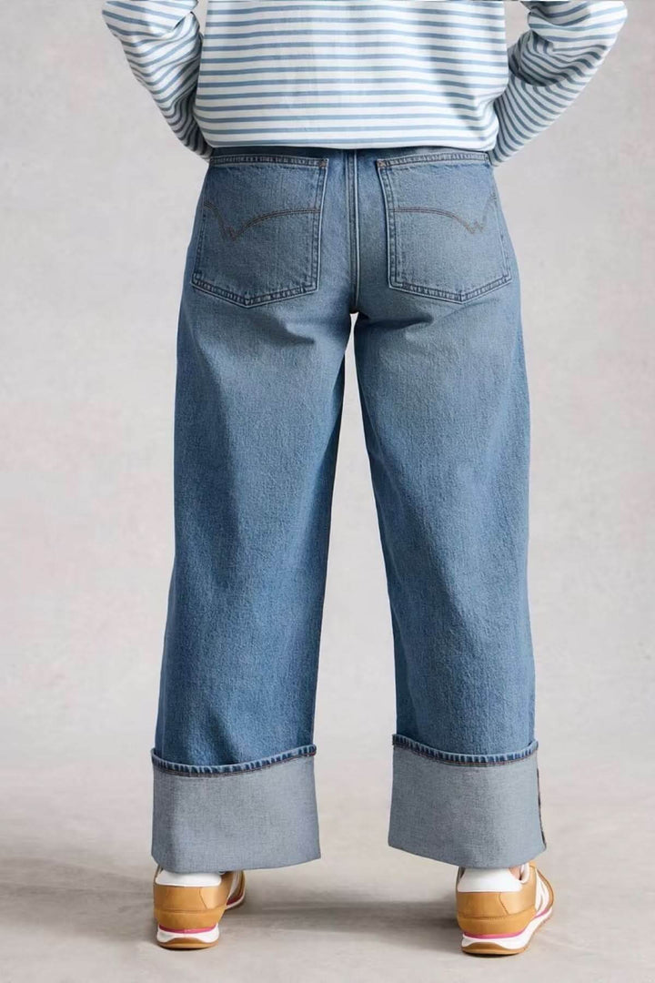 Jean Bailey Straight à revers avec ourlet large, coupe droite moderne et décontractée pour un look polyvalent.