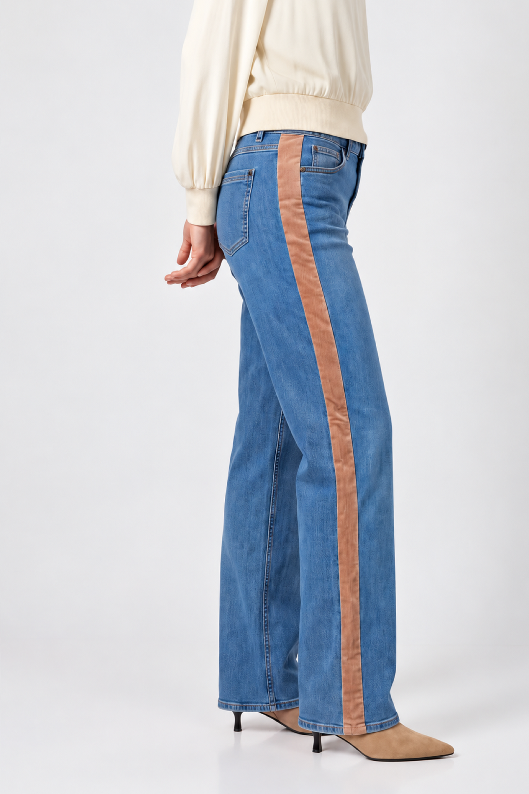 Jeans with contrasting stripe