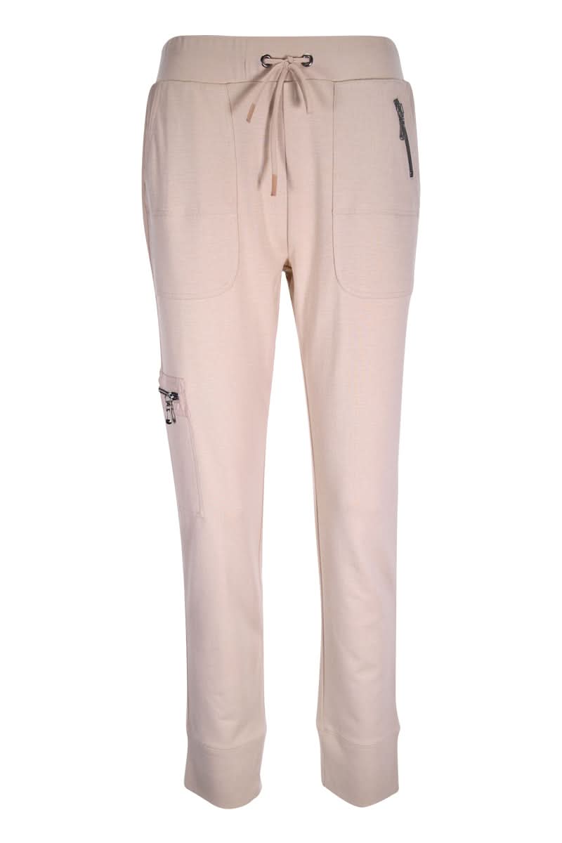 Jogging ajusté beige avec taille élastique et poches latérales, offrant un style moderne et dynamique. Parfait pour un look sportif chic.