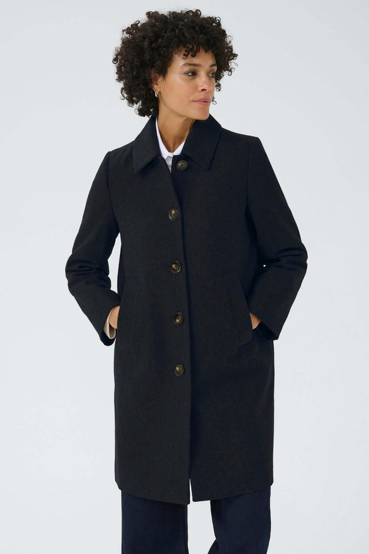 Manteau en laine Kamillas avec coupe droite et col chemise, idéal pour l&