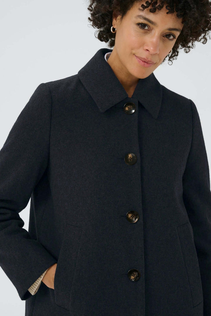 Manteau en laine Kamillas avec coupe droite et col chemise, parfait pour l&