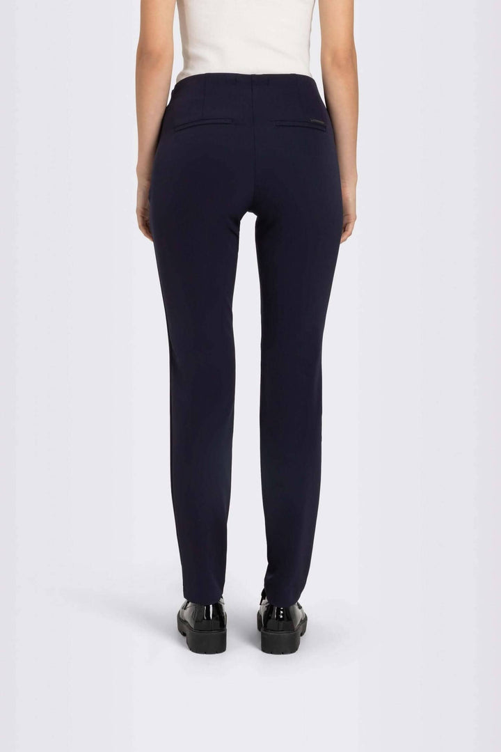 Pantalon Anna Zip New, coupe ajustée, jambe fine et étroite, perfect pour bureau ou sorties décontractées.