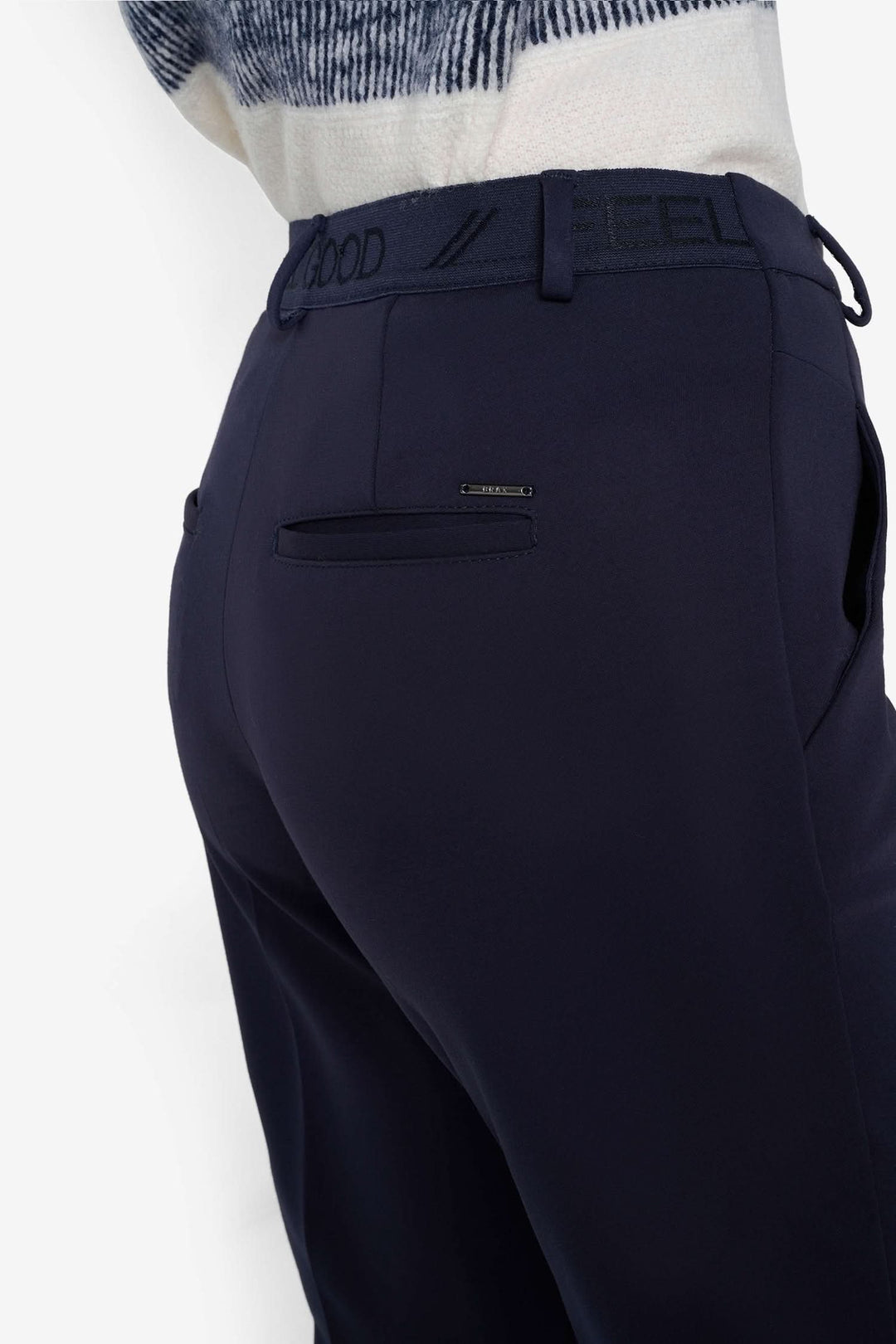 Pantalon Maron S avec élastique, vue arrière, détail poches et ceinture élastique, idéal pour les tenues décontractées.