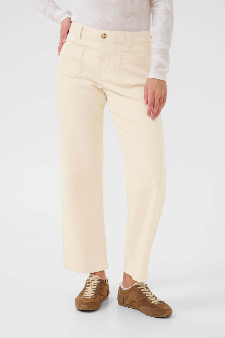 Pantalon Natalia en coupe droite, idéal pour un look polyvalent et confortable. Parfait pour tenues décontractées et soignées.