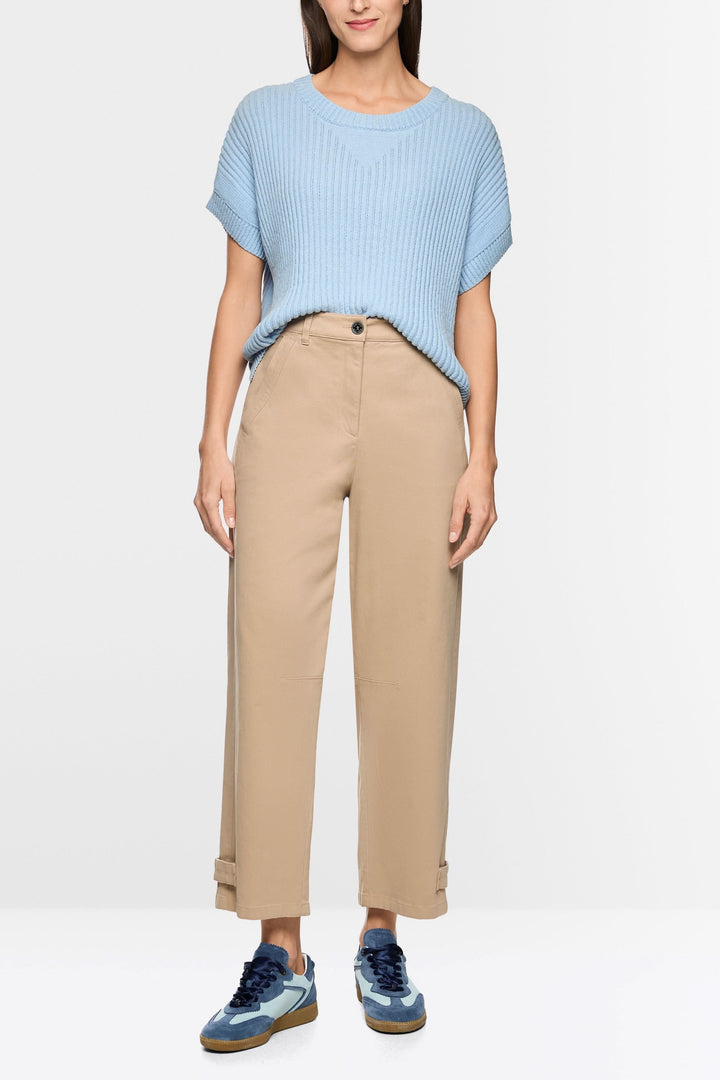 Pantalon RUMA en mélange de coton doux avec coupe droite et taille haute, modèle moderne et polyvalent, idéal pour styliser.