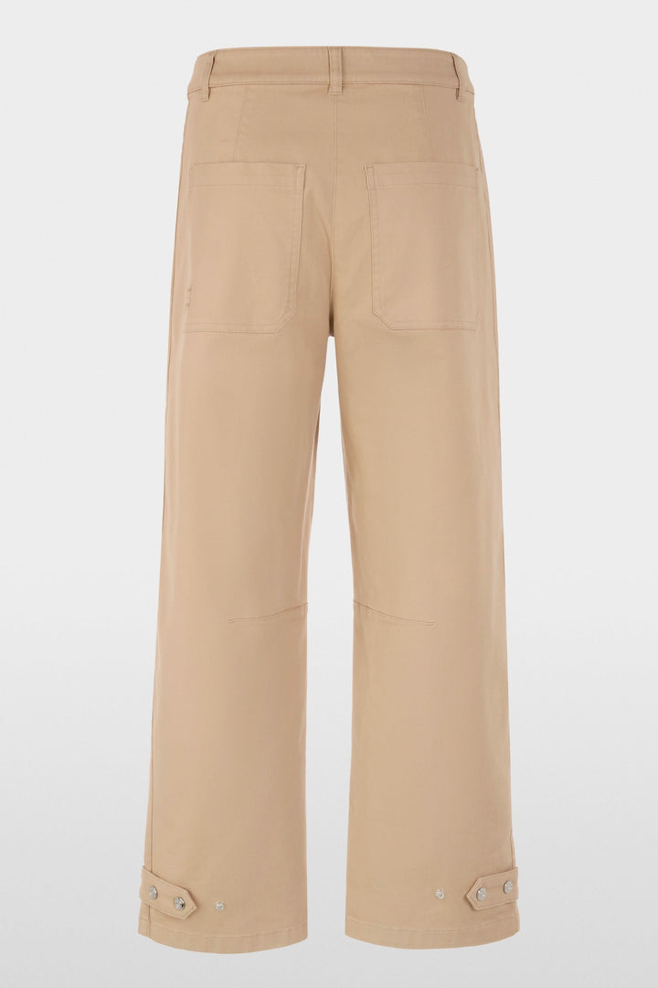 Pantalon RUMA en mélange de coton doux avec coupe droite, longueur cheville. Vue arrière du pantalon structuré et moderne.