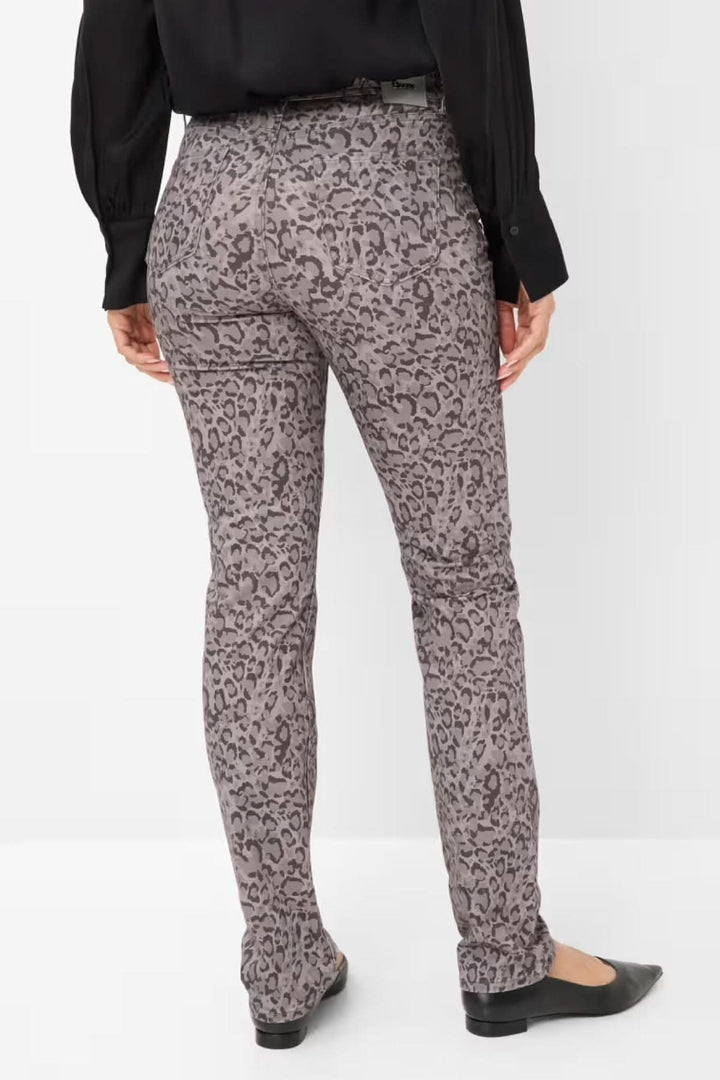 Pantalon ajusté à imprimé graphique avec coupe près du corps et imprimé animal discret, idéal pour un look chic.