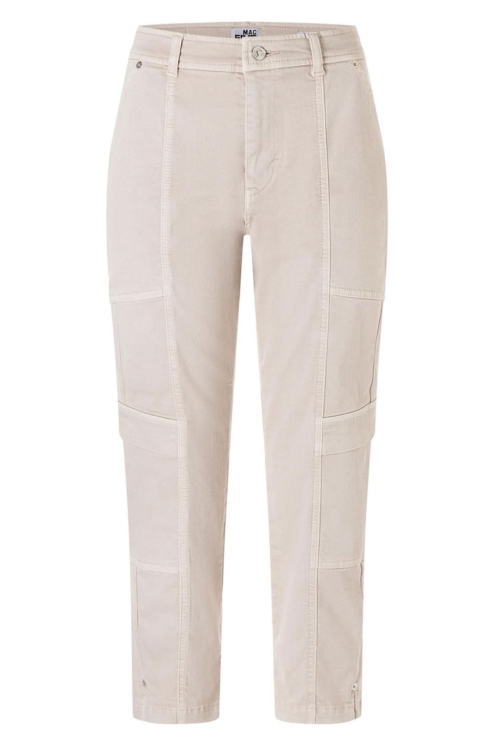 Pantalon cargo Ruby 2.3 en gabardine stretch couleur ivoire antique avec poches utilitaire, coupe flatteuse pour un style quotidien.
