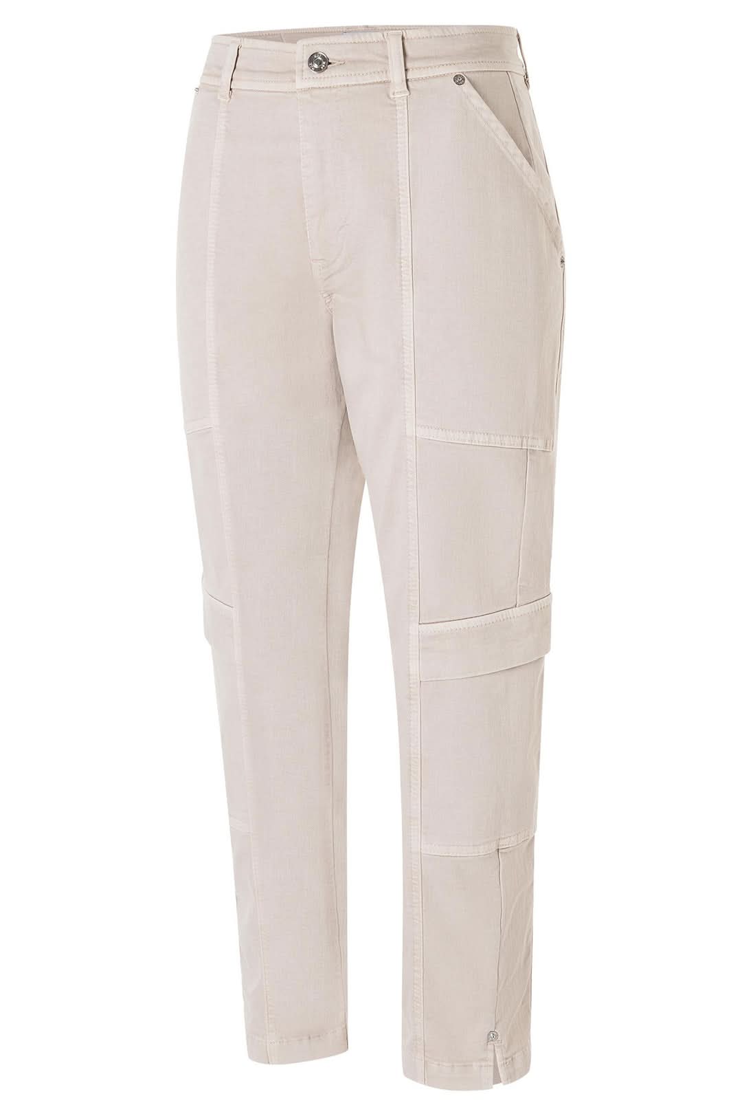 Pantalon cargo Ruby 2.3 en gabardine stretch ivoire antique, coupe flatteuse, poches utilitaires, style moderne quotidien.