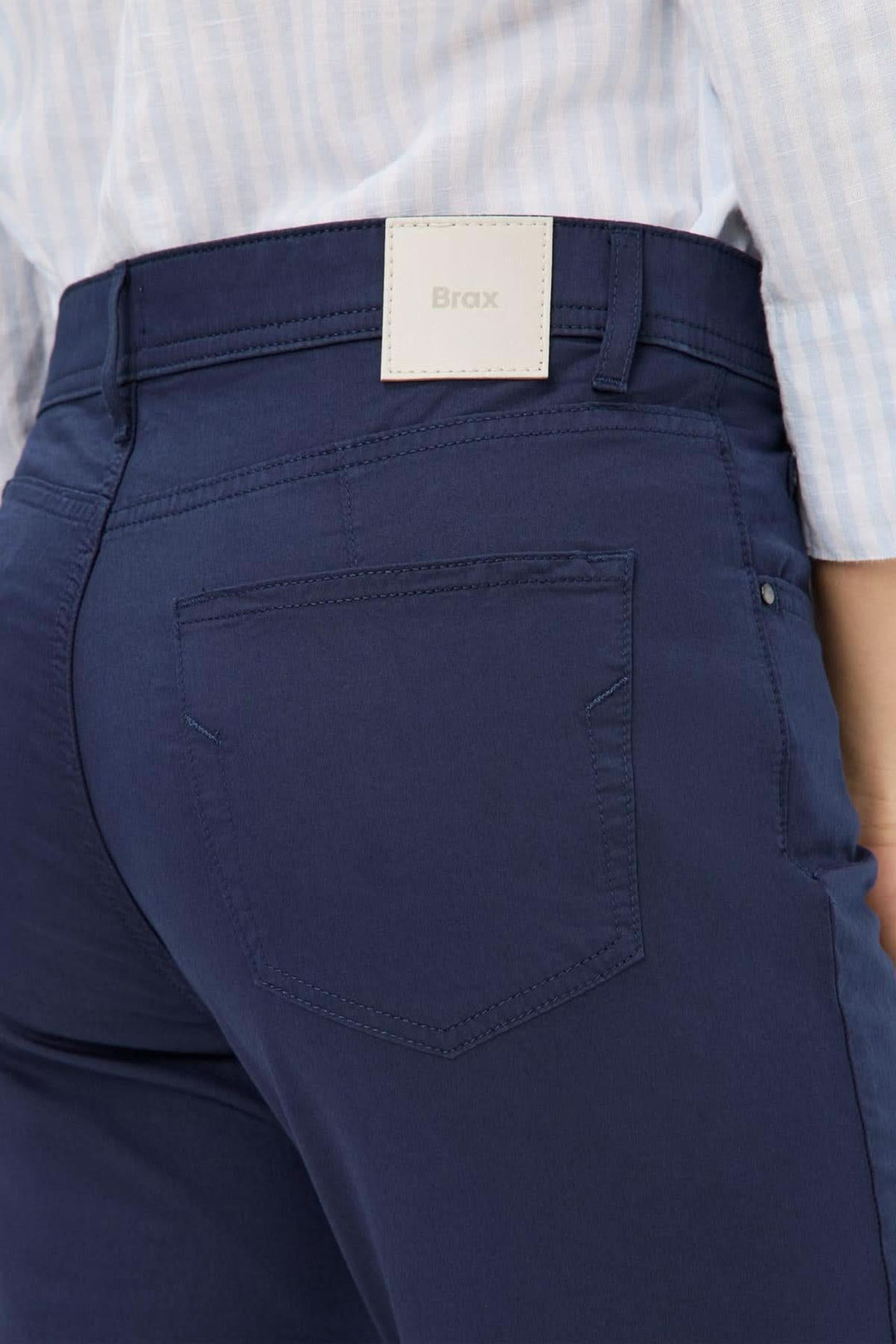 Pantalon chino MARY S ultra léger, coupe droite avec poches arrière, couleur marine, style décontracté.