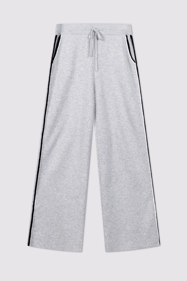 Pantalon détente en tricot gris avec coupe fluide et taille élastique ajustable, idéal pour un look casual et confortable.