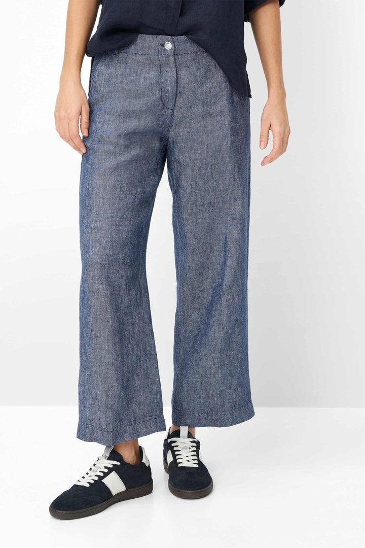 Pantalon en lin MAINE S à jambe large et longueur écourtée, offrant confort et légèreté pour la saison estivale.