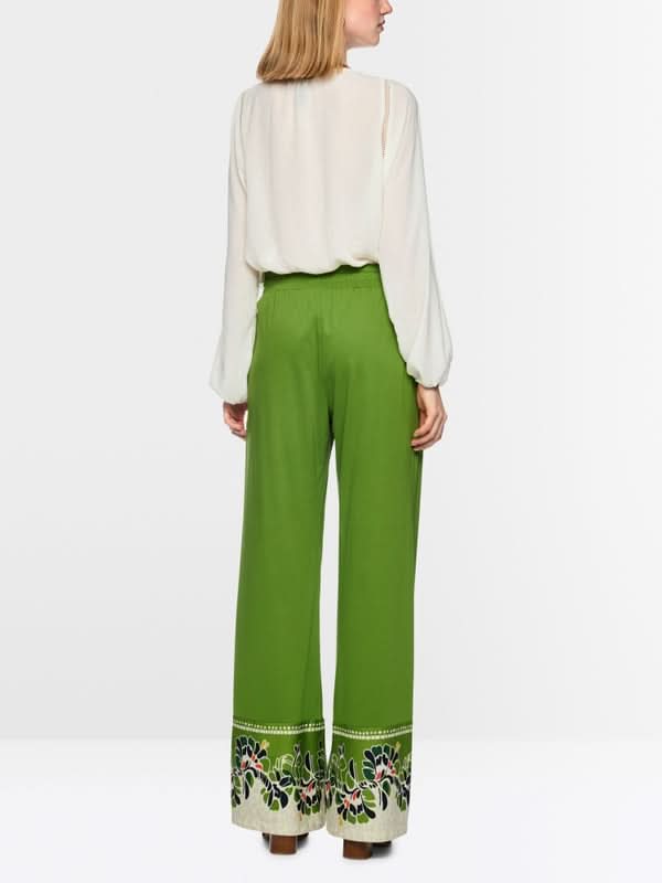 Pantalon à enfilé à fleurs d'hibiscus avec coupe ample, taille jogging et ourlet imprimé parfait pour un confort élégant.