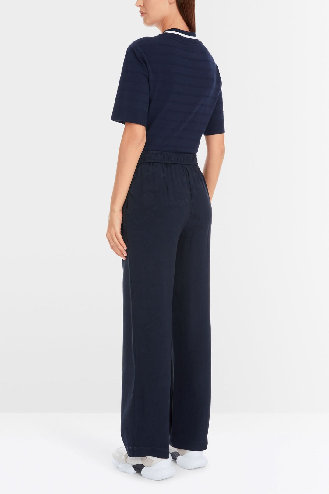 Pantalon à enfiler WASHINGTON, large fit, tissu fluide, taille élastiquée, avec un haut assorti, vue arrière.