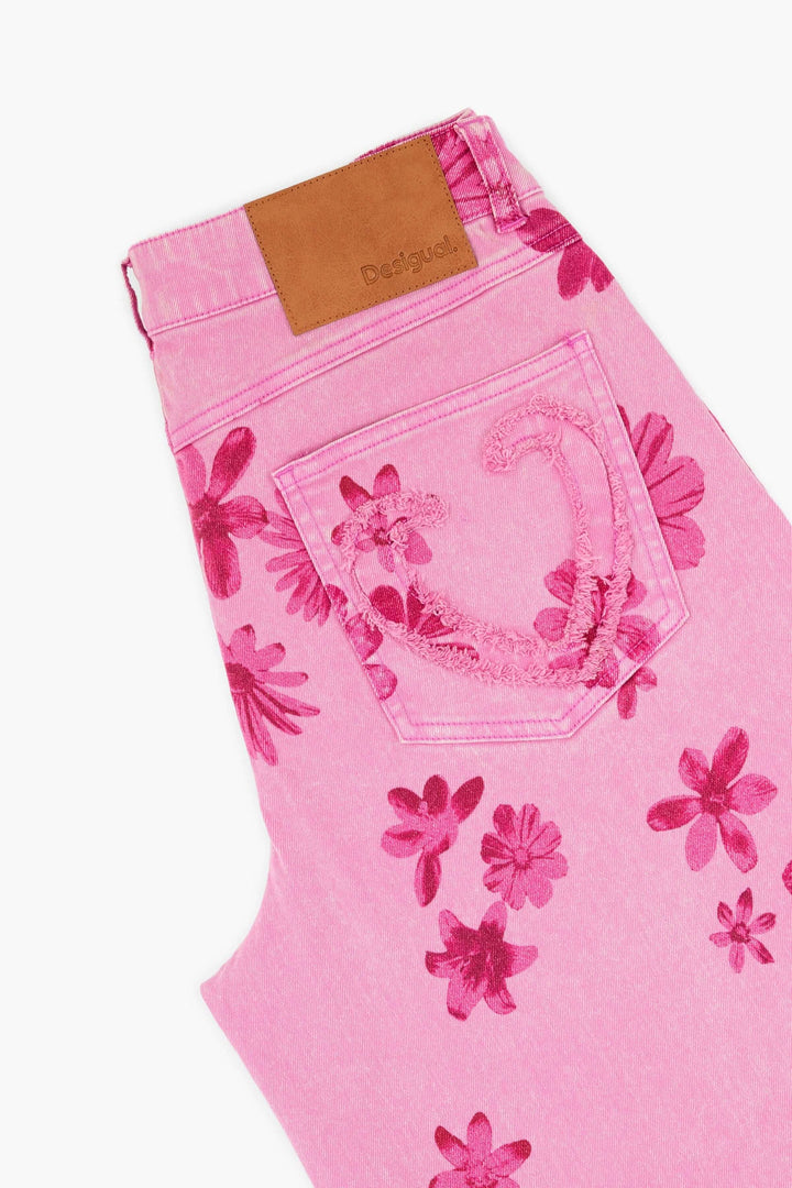 Pantalon large à imprimé floral rose avec motifs audacieux pour un look affirmé et féminin.