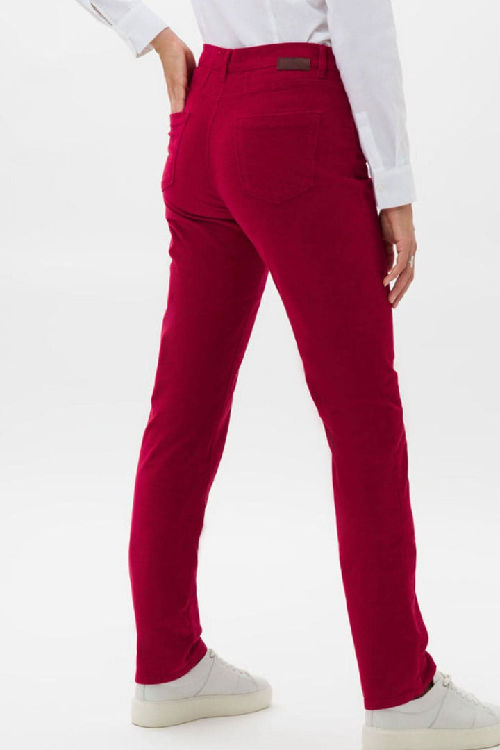 Pantalon velouté Mary pour femme, coupe droite, coloris rouge, style tendance à cinq poches.