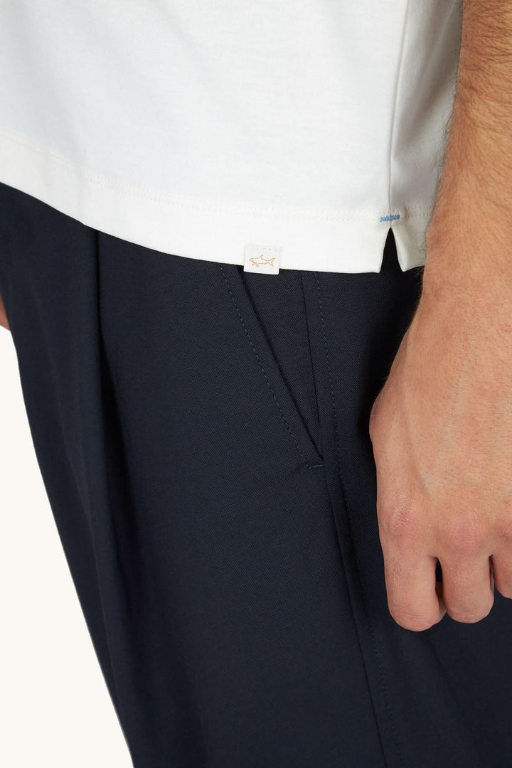 Détail Polo Aqua Touch en coton avec col contrastant, mettant en valeur l&