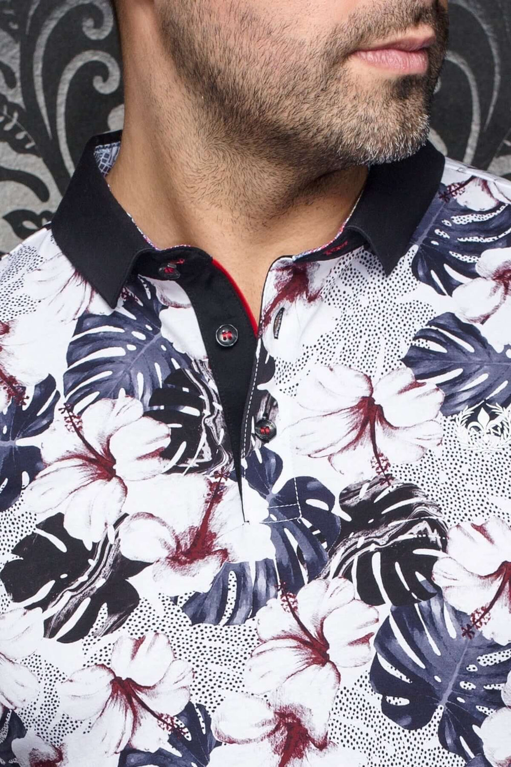 Polo Campari, polo à motifs tropicaux avec col contrastant bleu marine, idéal pour un look estival.